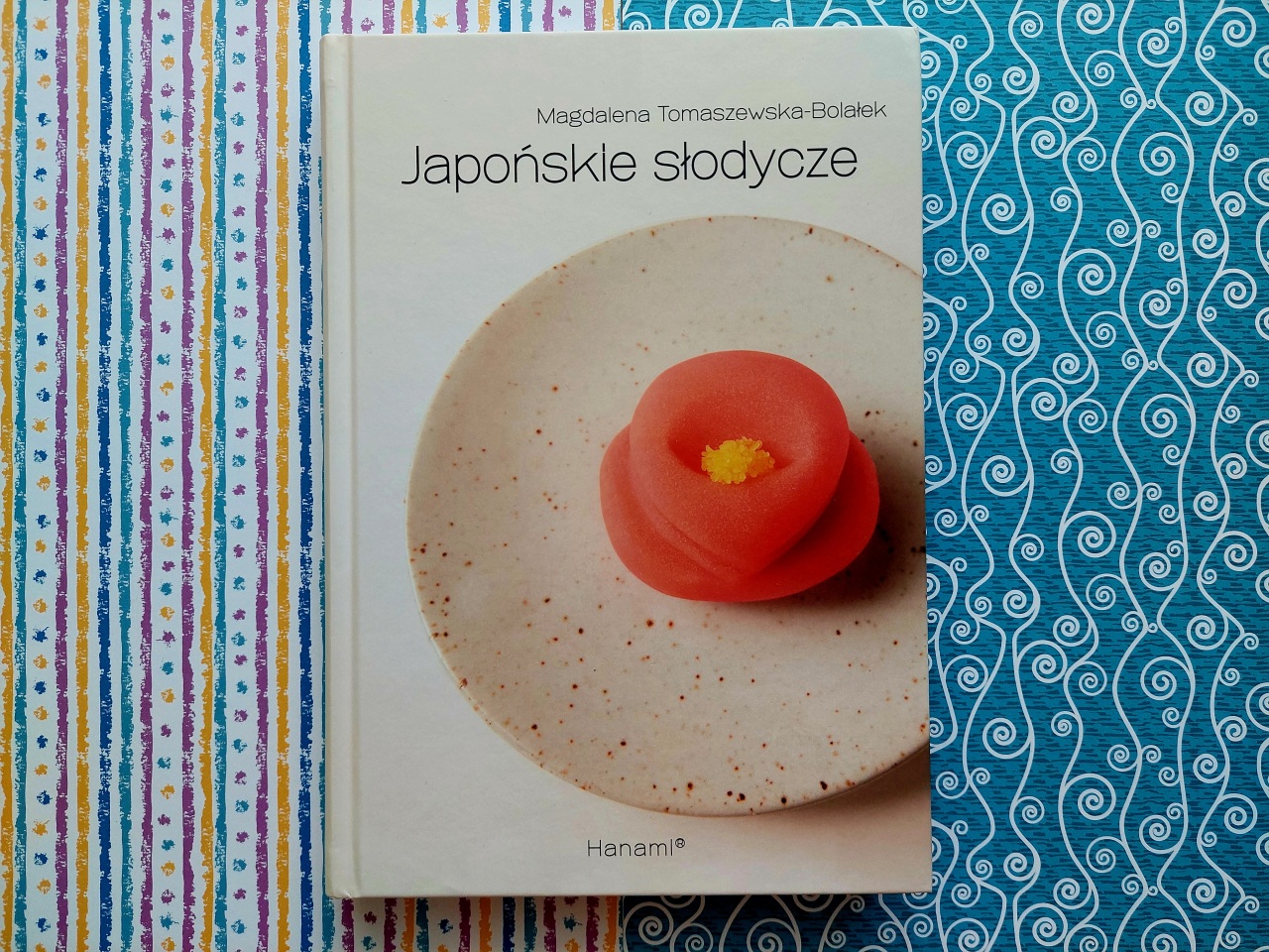 „Japońskie słodycze” Magdaleny Tomaszewskiej-Bolałek – książka, którą delektujemy się powoli